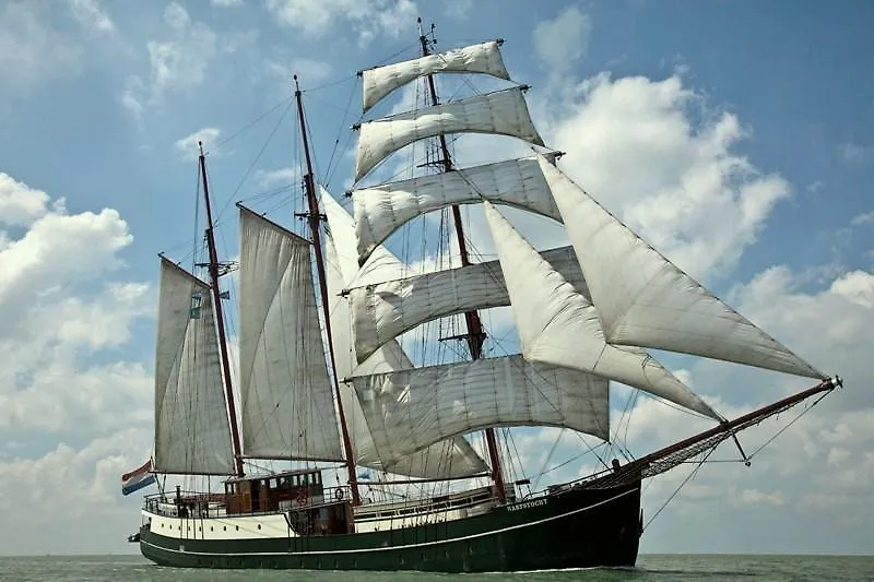 Boat Barkentijn Marjorie Hotel Antwerp 2*,